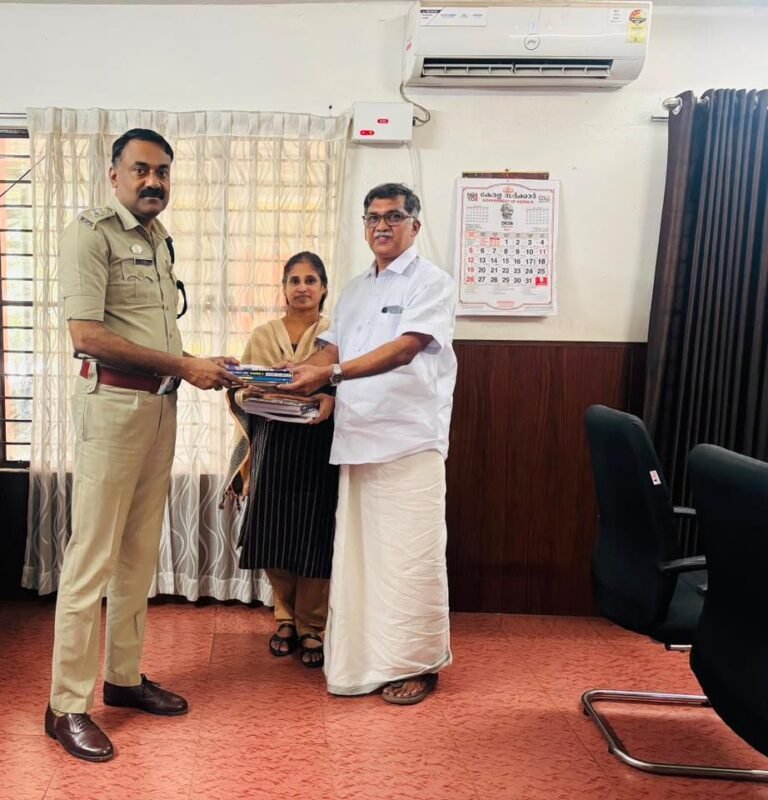 കേരള പോലീസിന്റെ HOPE Project-ന്റെ ഭാഗമായി പഠനോപകരണങ്ങൾ ഏറ്റുവാങ്ങി